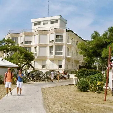 Petit Palais Hotel