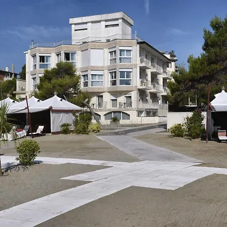 Hotel Petit Palais