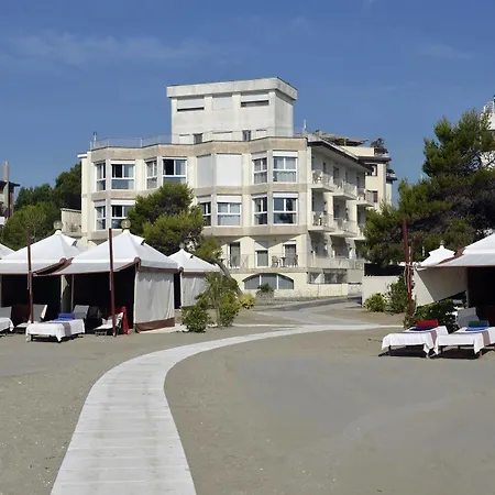 Petit Palais Hotel