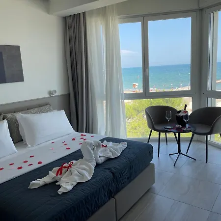 Hotel Petit Palais 4*