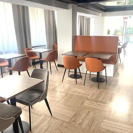 Petit Palais Hotel 4*