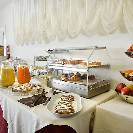 Petit Palais Hotel 4*