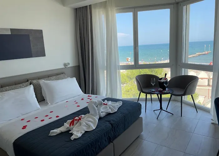 Hotel Petit Palais 4*