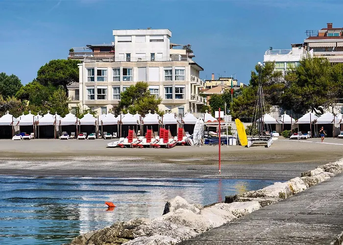 Petit Palais Hotel 4*